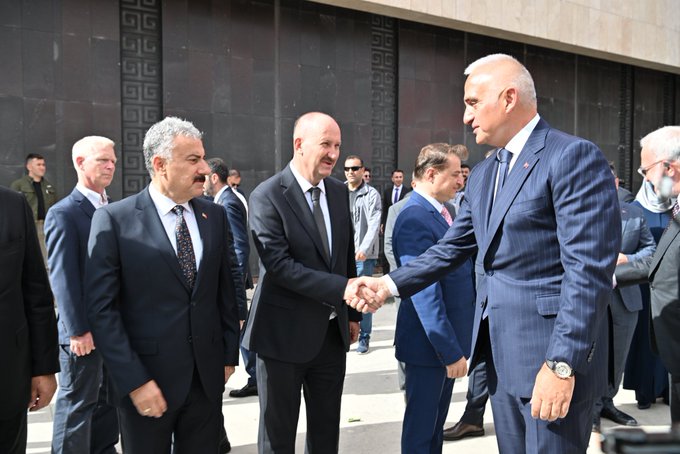 YUNUSEMRE KAYMAKAMIMIZ SAYIN ATİLLA KANTAY, KÜLTÜR VE TURİZM BAKANIMIZ SAYIN MEHMET NURİ ERSOY'U KARŞILADI